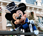 Christmas Parade Performances Ease Heartbreak | Disney Insider | Disney