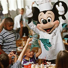 Mickey Cooks